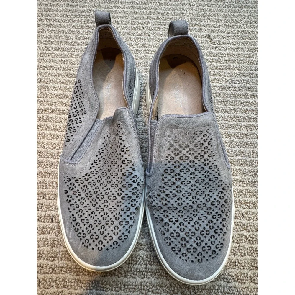 Vionic‎ Gray Perforated Suede Slip On Sneakers Women Comfort Orthotic Size 8